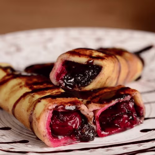 Pfannkuchen mit Mohn und Kirschen (3 Stück)