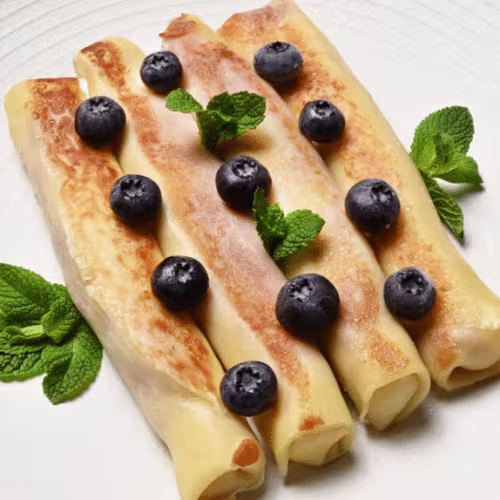 Pfannkuchen mit Hüttenkäse und Heidelbeeren (3 Stück)