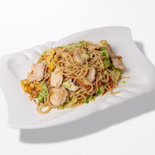 Gebratene Nudeln mit Hühnerfleisch