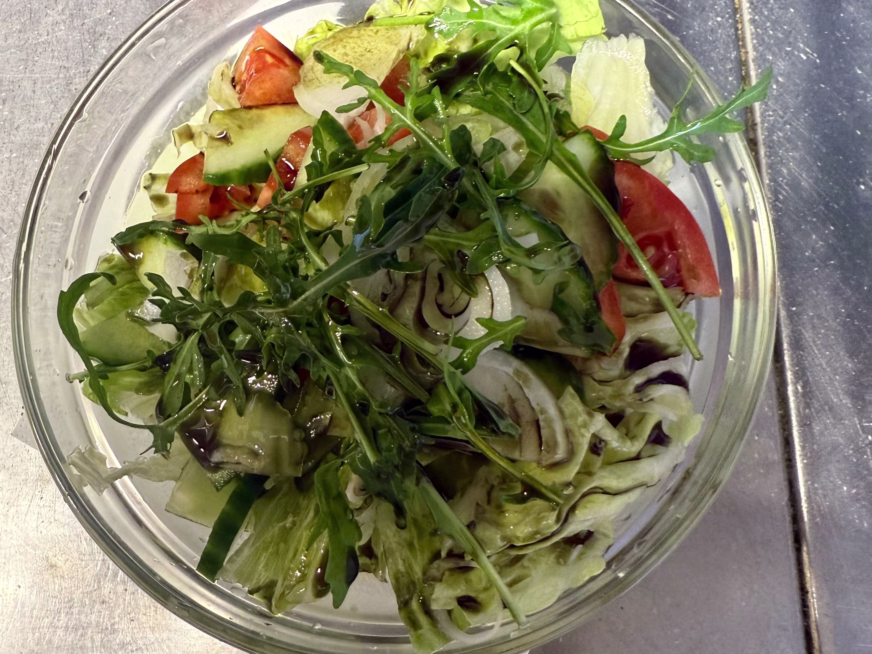 Gemischte Salatschüssel
