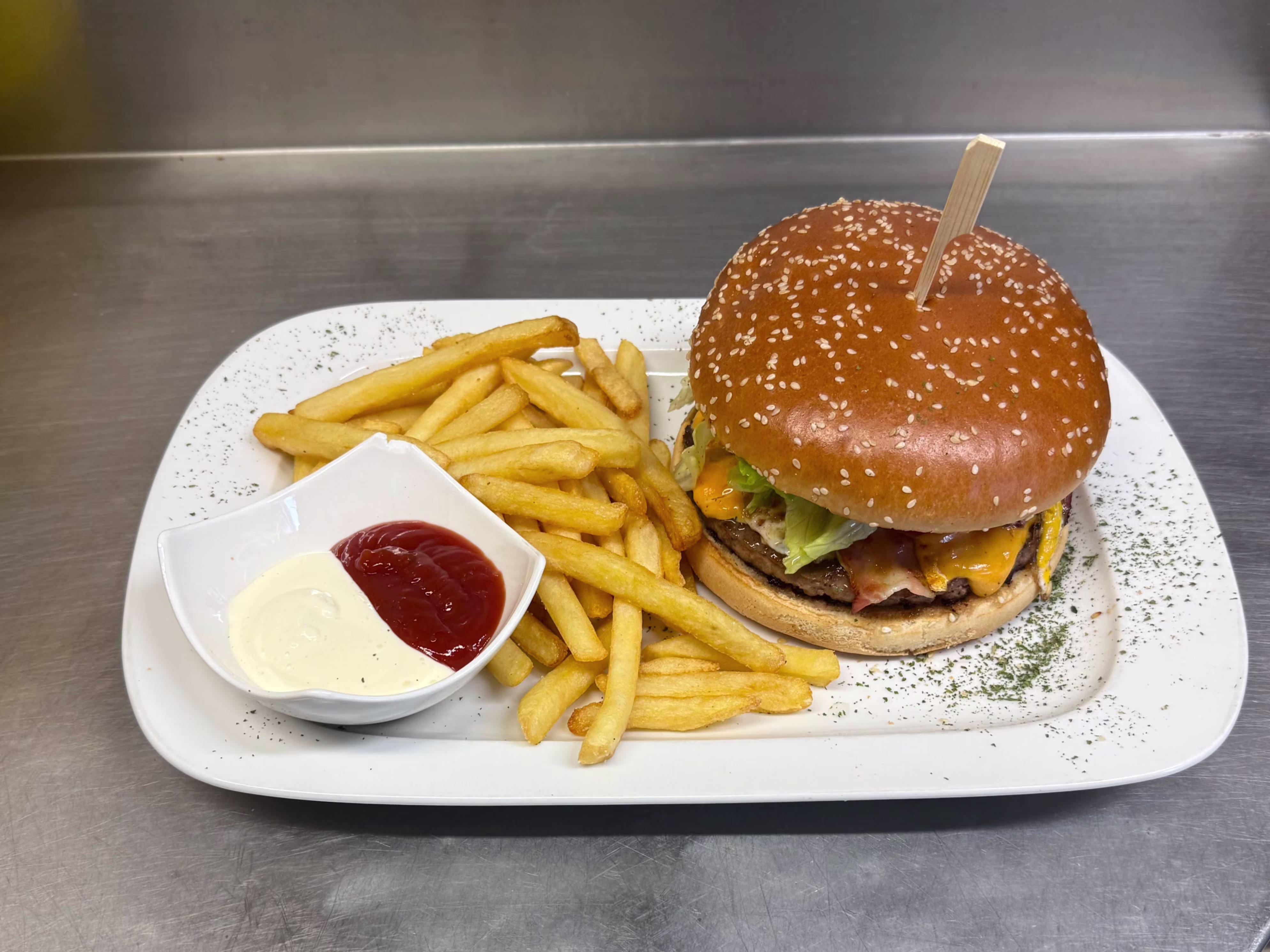 Farmer Burger (180g Rindfleisch)
