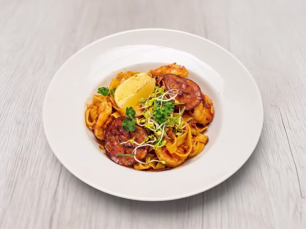 Tagliatelle in fruchtiger Tomatensauce