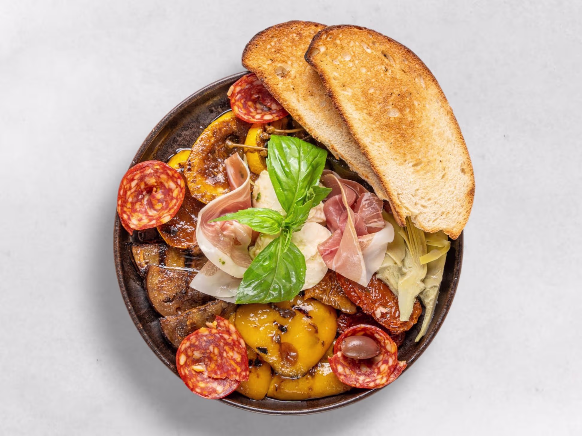 Antipasti Platte Teilen macht doppelt Spaß