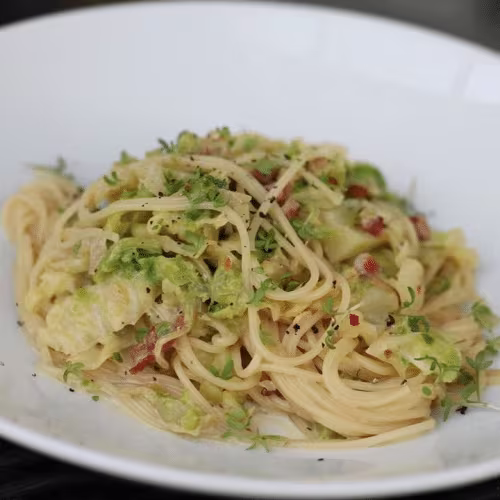 Spaghetti mit Wirsing und Speck im Cremig Rahmsauce