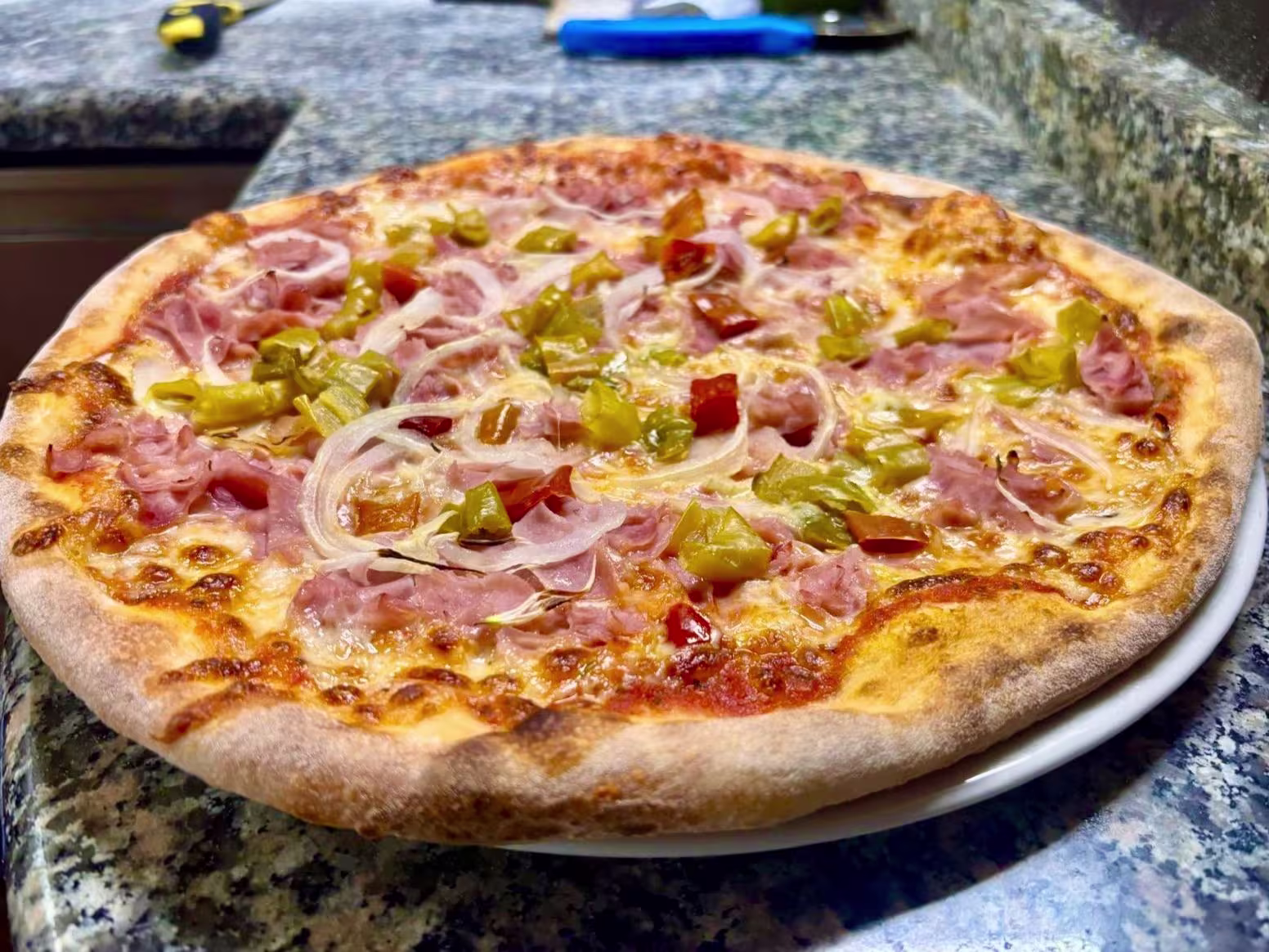 Pizza Diavolo (scharf)