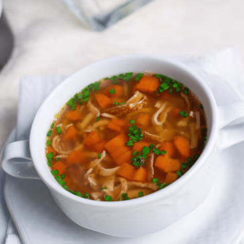 Rindsuppe mit Fleischstrudel