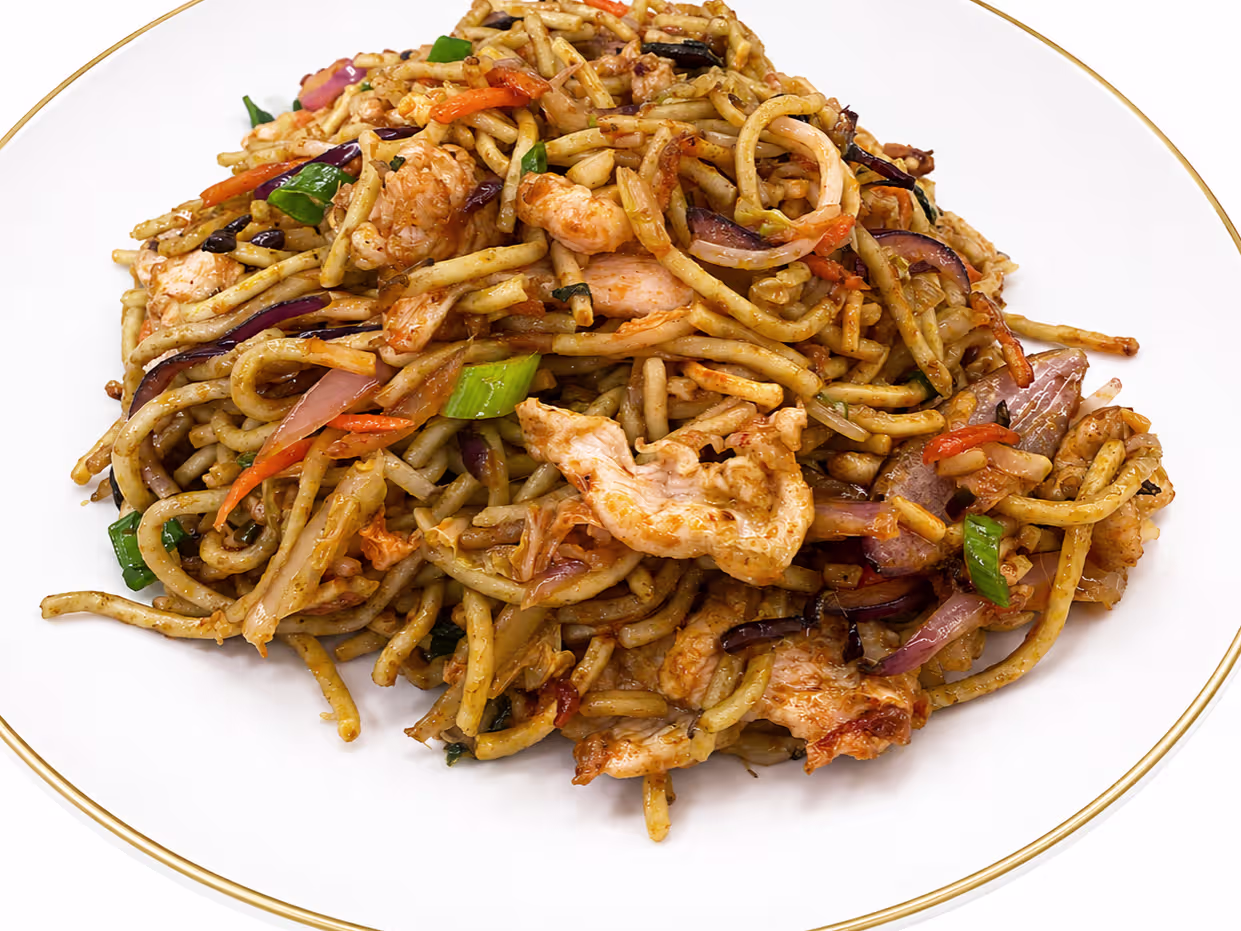 Red Curry Wok Nudeln mit Hähnchen