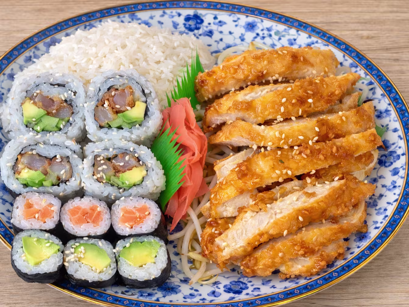 Knusprige Huhn mit Sojabohnen auf Reis Box + Kokos Shrimps Rolls