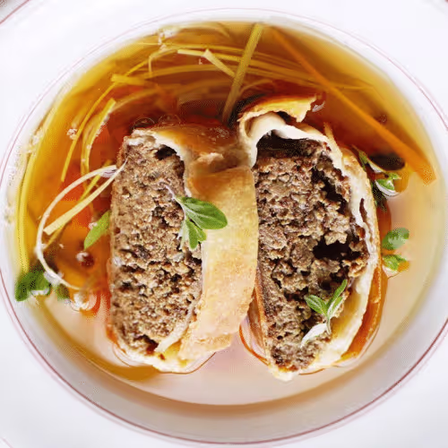 Hausgemachte Rindsuppe