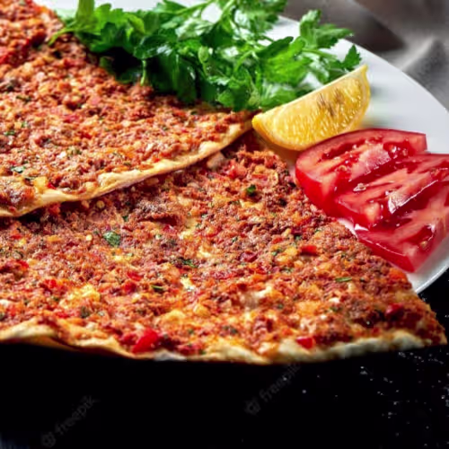 Lahmacun Teller mit Salat