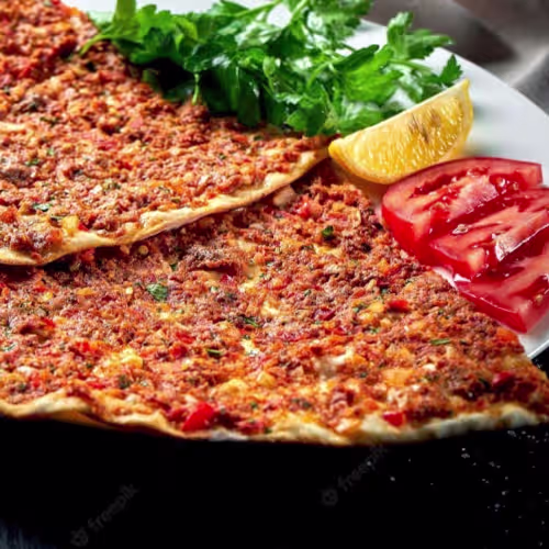 Lahmacun Teller (doppel) mit Salat