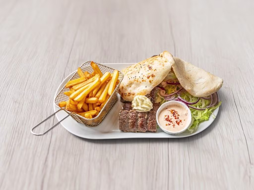 Cevapcici Platte Mit Pommes Und Kl. Salat