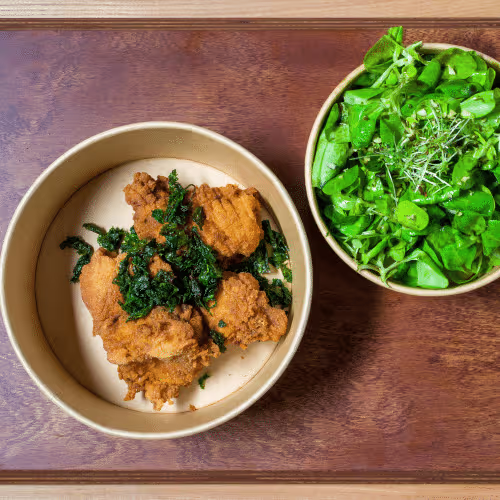 Ausgelöstes steirisches Backhendl mit Erdäpfel-Vogerlsalat