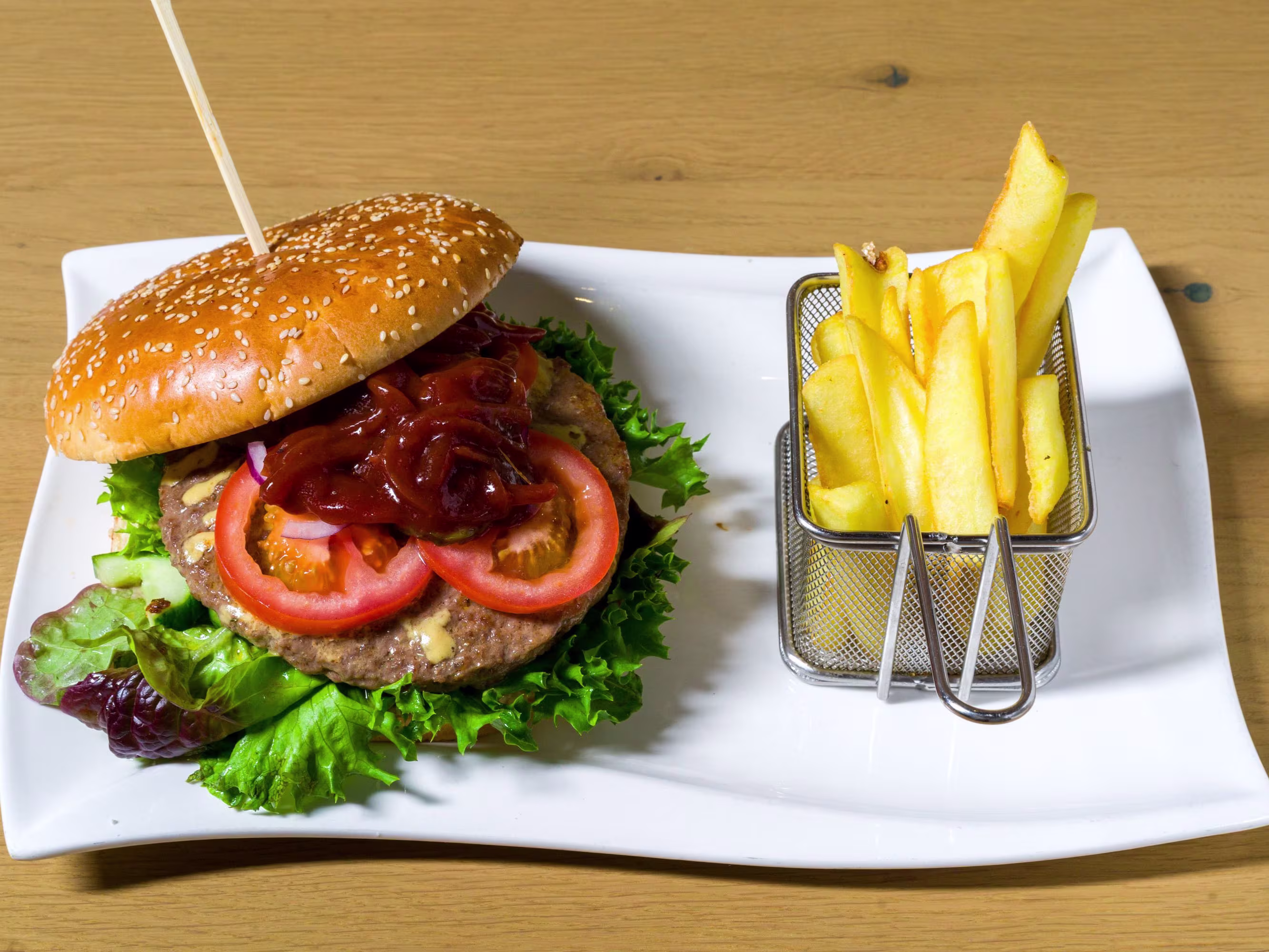 Hamburger Mit Pommes