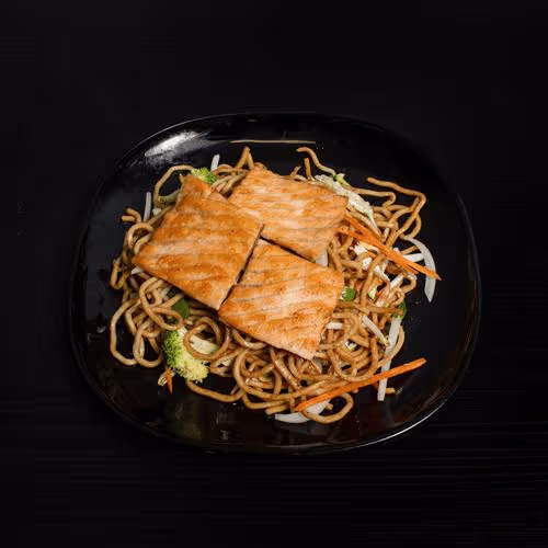 Lachs auf Nudeln