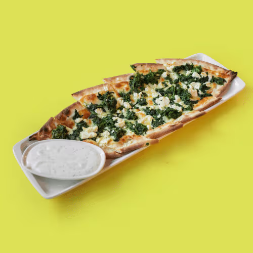 Pide mit Spinat und Weichkäse