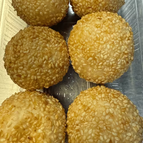 Gebackene Sesambällchen (6 Stück)