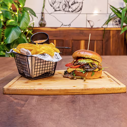 Veggie Burger with grilled Halloumi Cheese (vegetarisch)