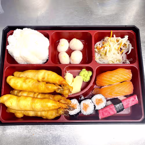 Tempura Bento mit Garnelen und Reis