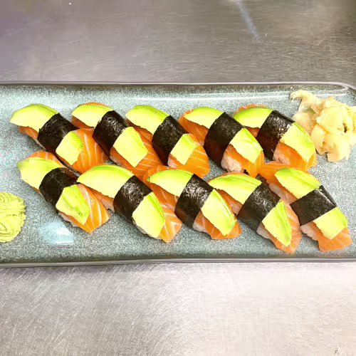 Sake Avocado Sushi (10 Stück)