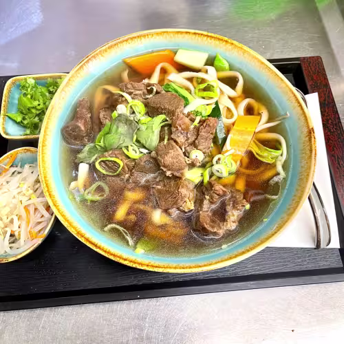 Nudelsuppe mit Rindfleisch