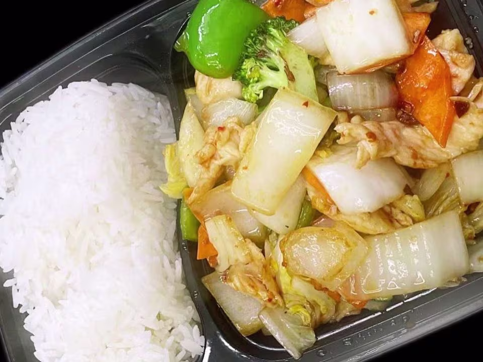 Hühnerfleisch nach Szechuan Art (scharf)