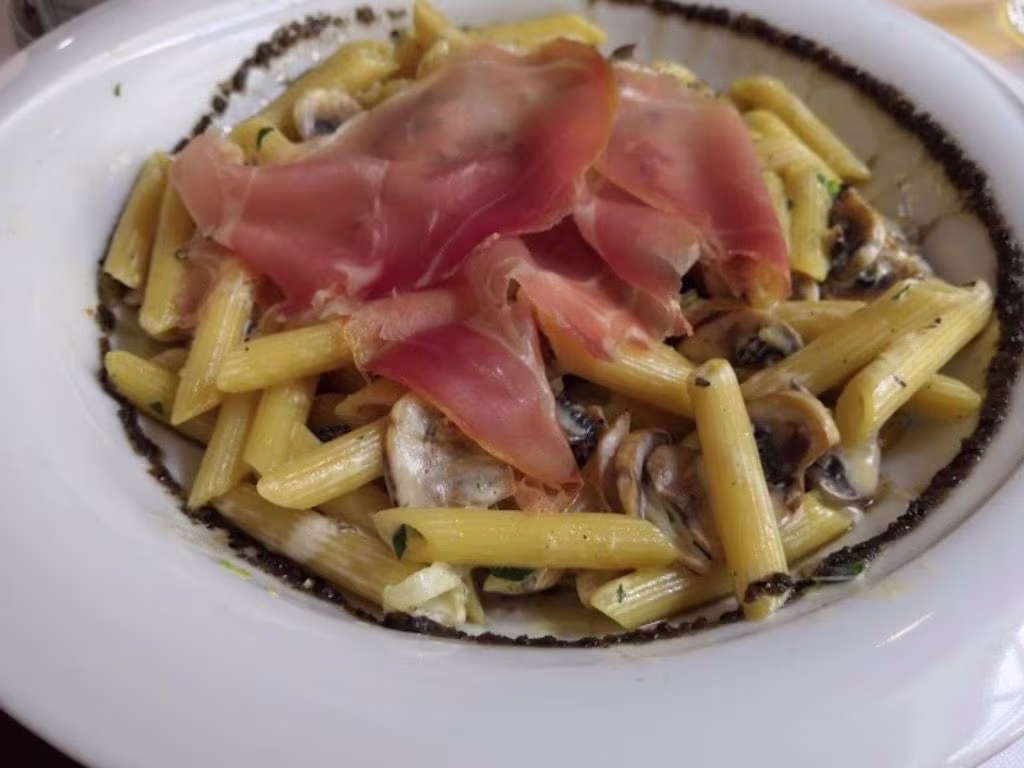 Penne Prosciutto e Funghi