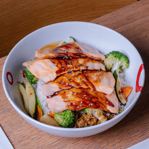 Reisschale Lachs und Teriyakisauce