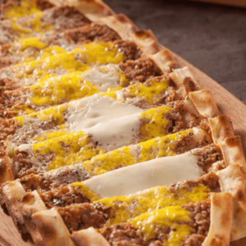 Lahmacun Pide mit Ei