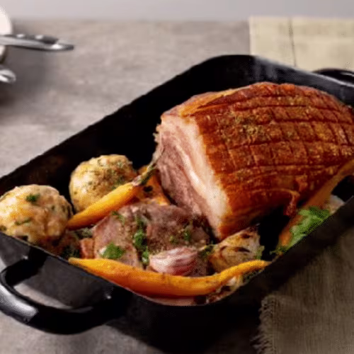 Schweinsbraten mit Serviettenknödel